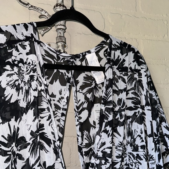 Swim cover up NEW black white floral Time & Tru 2x 20w 22w batwing vacation - Picture 2 of 4